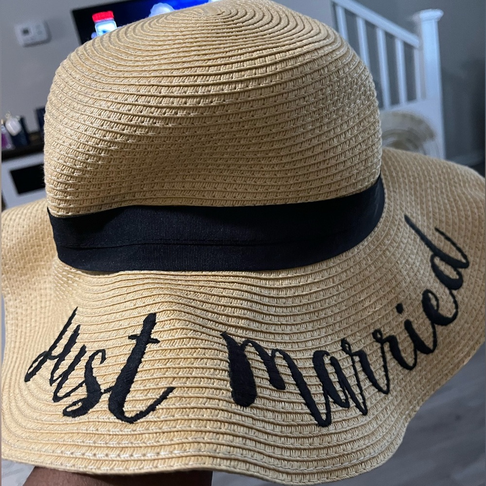 Just Married Beige Sun hat! Excellent condition, floppy black stitching